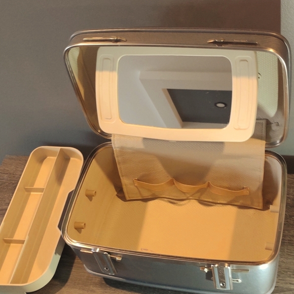 Vintage American Tourister Travel Train Case - Picture 4 of 7